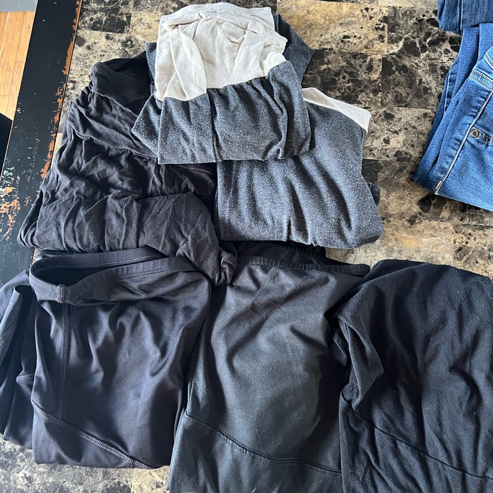 6 pairs of maternity leggings medium